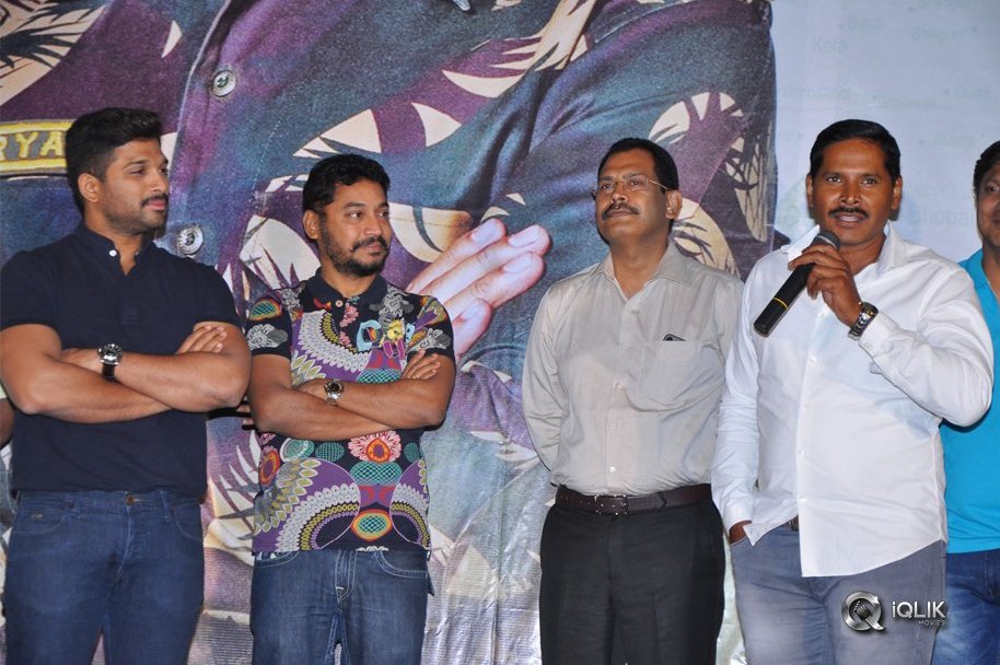 Army-People-Watching-Naa-Peru-Surya-Naa-illu-India-Movie-Photos